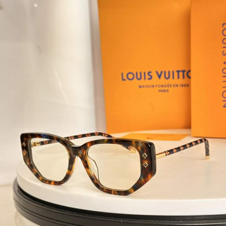 Picture of Louis Vuitton Sunglasses _SKUfw77644220fw